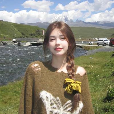 葡萄架下的女神